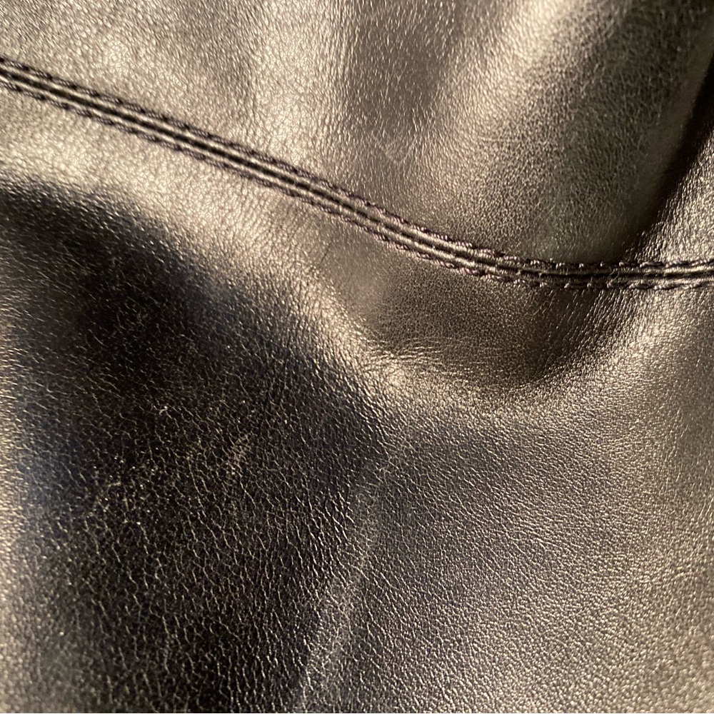 Chanel Rare tasteful understated embossed bag with tortoise shell accent. - Picture 14 of 15